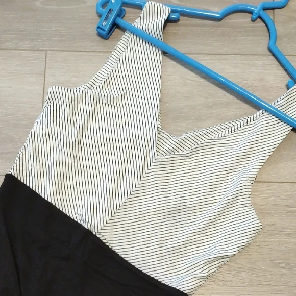 Soprano Striped Maxi Dress - Picture 9 of 16